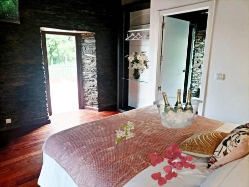 a bedroom with a bed with flowers on it at LA GALLEGA in Valdoviño