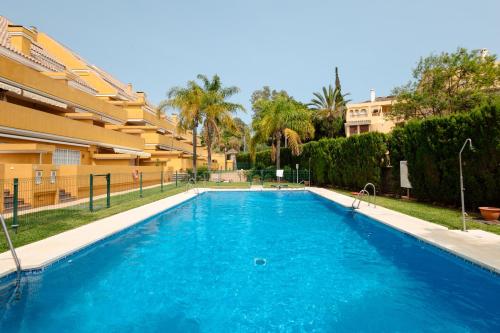 Apartment, close to beaches, restaurants and supermarkets, in urb. Marbella Park Beach, Elviria