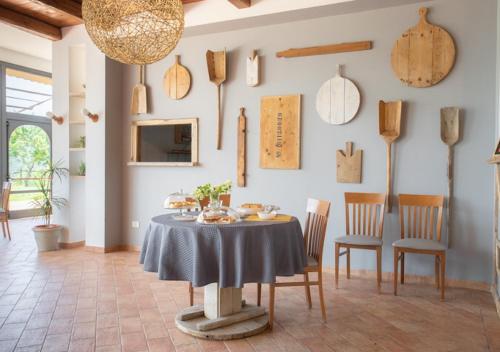 ห้องอาหารหรือที่รับประทานอาหารของ Agriturismo La Terrazza su Farfa