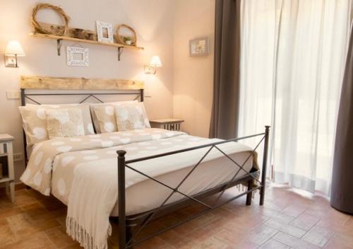 a bedroom with a large bed and a window at Agriturismo La Terrazza su Farfa in Castelnuovo di Farfa