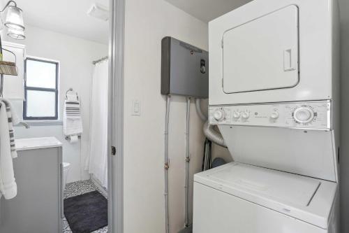 a white laundry room with a washer and dryer at Florida Vacation Rental about 6 Mi to Downtown Orlando in Orlando