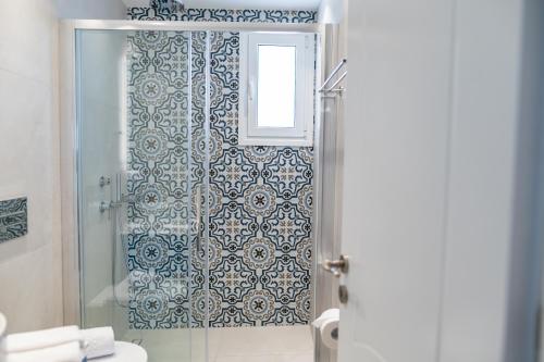 Bilik mandi di Villa Eos Mastichari - with heated pool