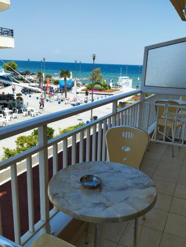 La MER Rooms Peraia