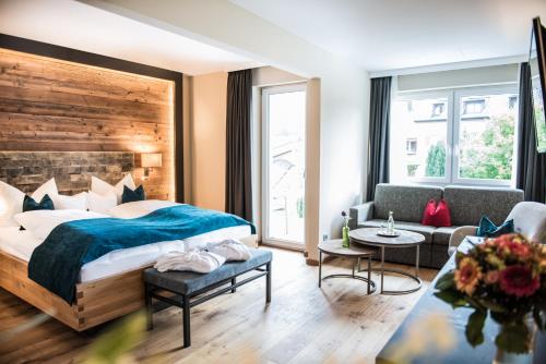 Postel nebo postele na pokoji v ubytování Hotel zur Post