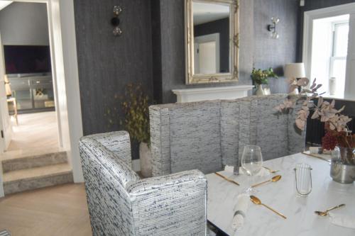 a dining room with a white table and chairs at Luxury Croft Templepatrick Near Airport Rabbit and Hilton hotel in Templepatrick