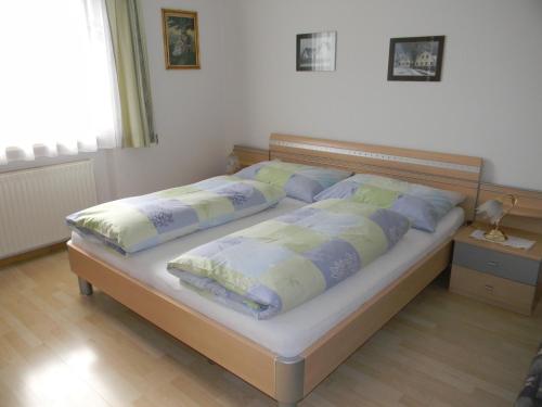 En eller flere senge i et værelse på Haus Jeller