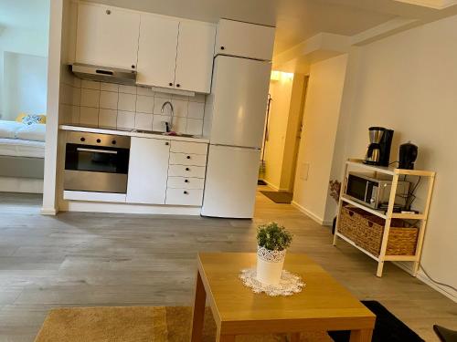 Kuchyň nebo kuchyňský kout v ubytování 1 rums-lägenheter, Gångavstånd till Strömstads Centrum