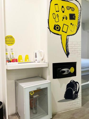 a room with a big yellow speech bubble on the wall at YELLO Hotel Paskal Bandung in Bandung