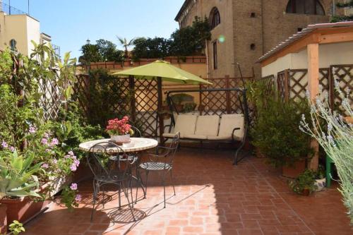 Terrace Flat in central Naples