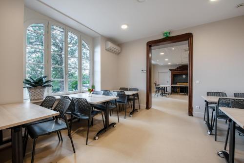 Fotografie z fotogalerie ubytování -Maison Calmels-PMR-7 Chambres et 7 SDB - proche Albi v destinaci Carmaux