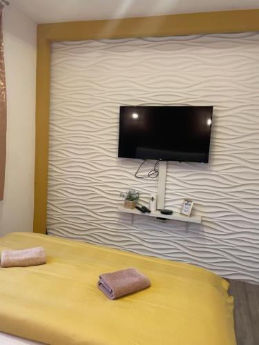 TV a/nebo společenská místnost v ubytování Apartmani Kotor Varoš