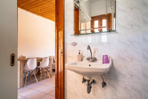 A bathroom at Marketos maisonette 4pax