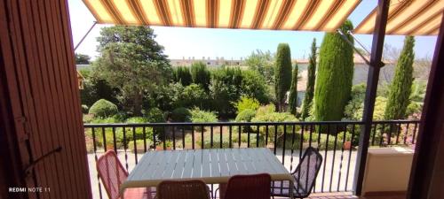 Μπαλκόνι ή βεράντα στο Appartement T3 proche centre et Renécros-Garage