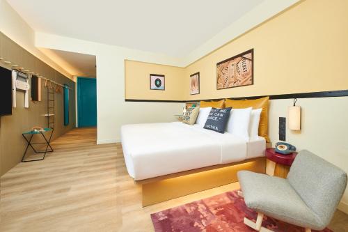 Tempat tidur dalam kamar di Moxy Xi'an Downtown