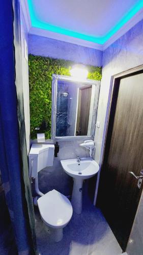 a bathroom with a toilet and a sink at Excelsior Deluxe in Piteşti