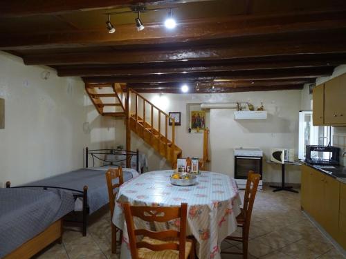 a room with a table and a bed and a kitchen at MATAS HOUSE in Leonidion