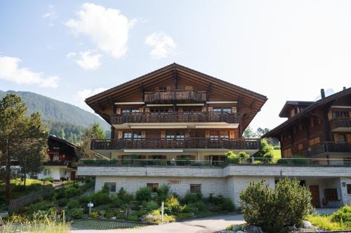 The Blue Ice Apartment - GRINDELHOMES