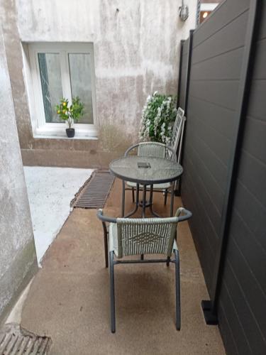 Photo de la galerie de l'établissement La Terrasse Zen DACHER - Superbe appartement 30 m2 tout équipé avec terrasse cœur Vichy proche gare Thermes Cures, à Vichy