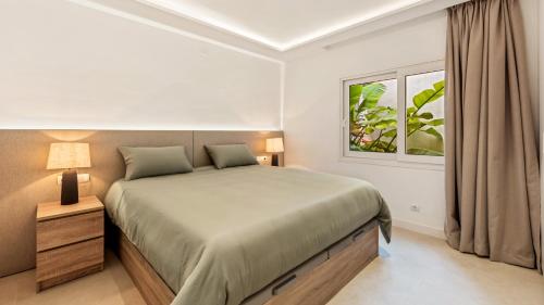 En eller flere senge i et værelse på Castillo San Carlos Luxury Apartments