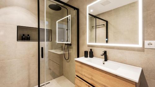 Et badeværelse på Castillo San Carlos Luxury Apartments