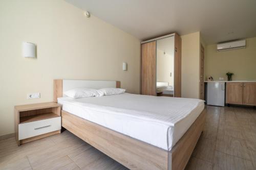 Gallery image of Weekend Family Hotel in Karolino-Buhaz