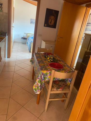 a table and chairs with a plate on it at Casa Giola in Solanas