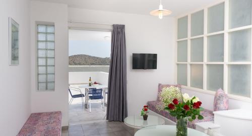 TV a/nebo společenská místnost v ubytování Markakis Apartments