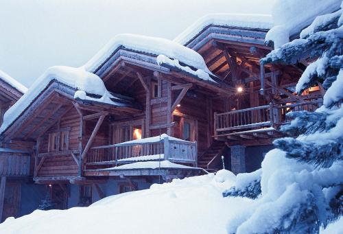 Hôtel Les Servages d'Armelle зимой