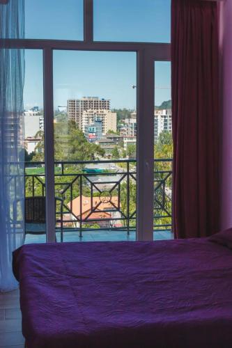 Una cama o camas en una habitación de Two Bedroom Apartment With Balcony In Gonio Beach