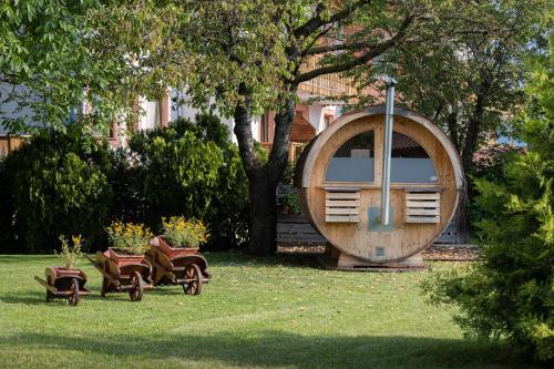 カヴァレーノにあるPiccolo Orso Brunoの円形の庭