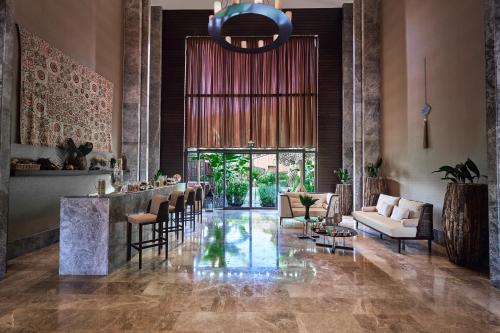 Ruang duduk di Rixos Premium Göcek - Adult Only