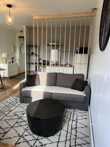 a living room with a couch and a coffee table at Le Marengo in Toulouse
