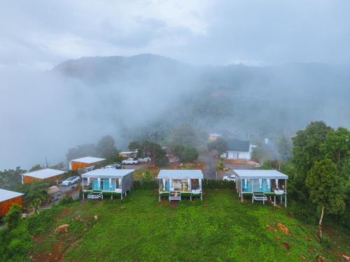 a group of houses on top of a hill at ไนท์สกาย โฮมสเตย์ in Ban Mae Na