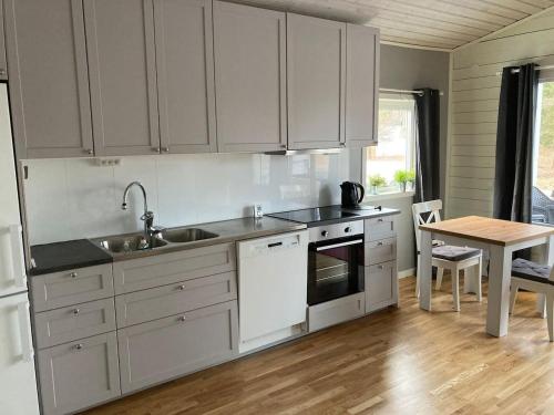 Nybyggd stuga på Ängsvägen 1 Timmernabben tesisinde mutfak veya mini mutfak
