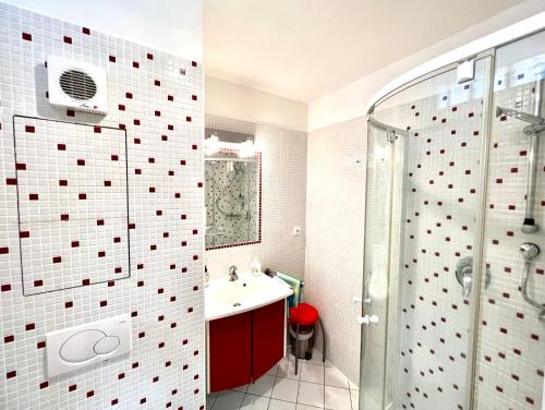 a bathroom with a red sink and a shower at Apartmán u lesa, Srní 119 in Srní