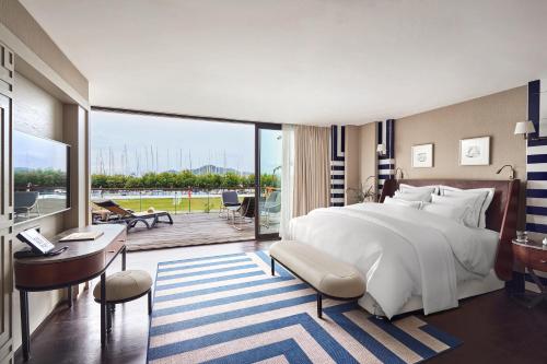 Katil atau katil-katil dalam bilik di Rixos Premium Göcek - Adult Only