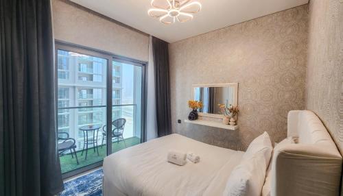 STAY BY LATINEM Luxury 1BR Holiday Home CV B1404 near Burj Khalifa