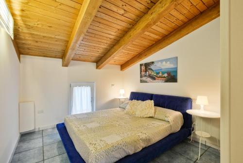 a bedroom with a bed and a wooden ceiling at Casa Vacanze Villa Liotta in Agropoli