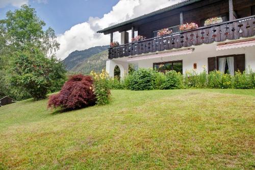 アパートメントから撮影された、または一般的な山の景色