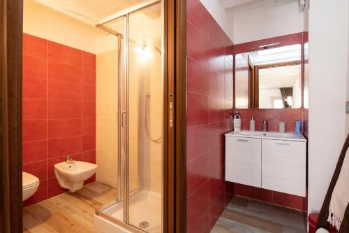 a bathroom with a shower and a toilet and a sink at Maison Croix de Ville in Aosta
