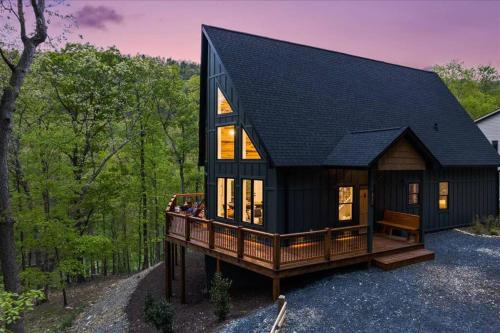 Gallery image of Mountain Retreat Haven-Hot Tub-Game Room in McGaheysville