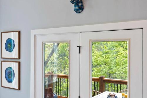 Gallery image of Mountain Retreat Haven-Hot Tub-Game Room in McGaheysville