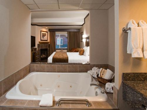 Ένα ή περισσότερα κρεβάτια σε δωμάτιο στο The Rundlestone Lodge