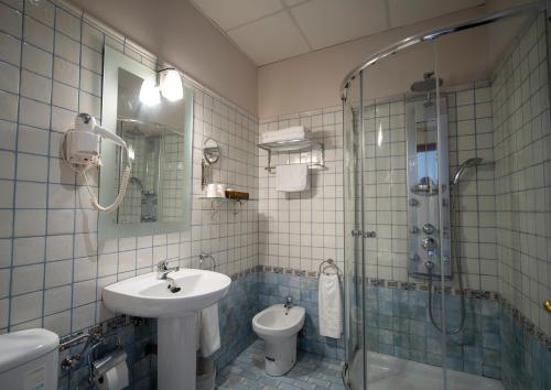 a bathroom with a sink and a shower and a toilet at Hotel Rural Spa Don Juan de Austria in Jarandilla de la Vera