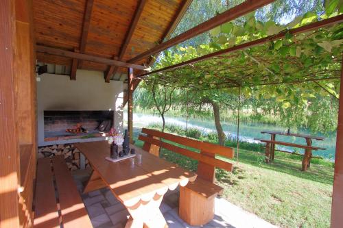 Taman di luar Kuća za odmor Klasan