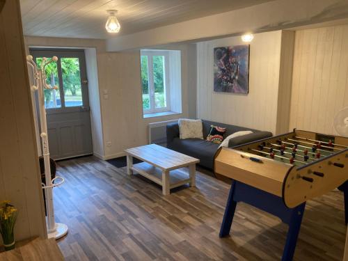 Guédelon Gîte Moulin gros bois Linge fourni