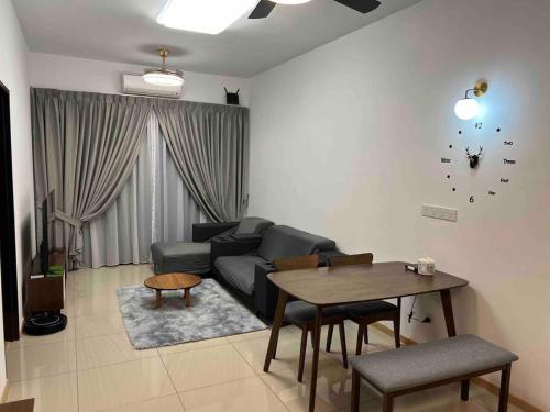 Χώρος καθιστικού στο Bliss Cool Home 2Rooms 4Pax 1CarPark 24H7D Easy Self Access