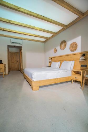 a bedroom with a large bed in a room at The Pearl Ölüdeniz in Oludeniz