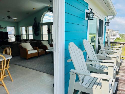 Balkoni atau teres di FishTown 606 Ocean Blvd West home