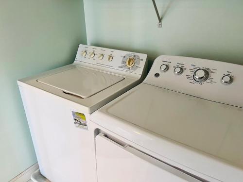 Gambar di galeri bagi FishTown 606 Ocean Blvd West home di Holden Beach